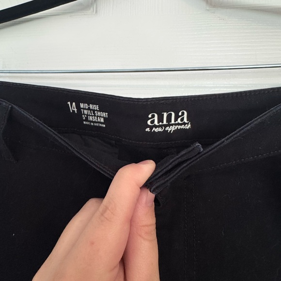 a.n.a Women's Black Shorts Size 14 - Picture 4 of 7